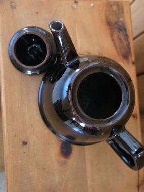 Ceramic Teapot in Dark Brown - Classic Glazed Tea Kettle Metal Insulate Cover